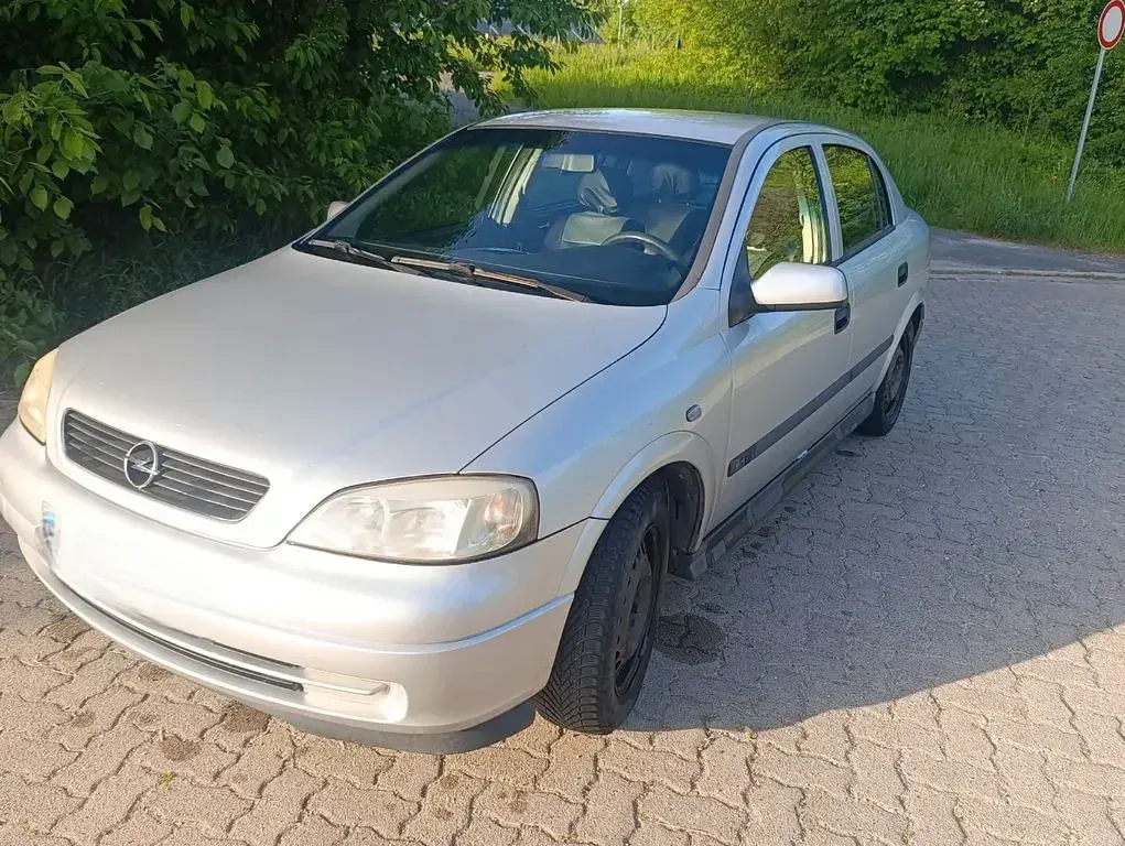 Gebraucht Opel Astra 84 PS (61 kW) 2002 Silber Limousine