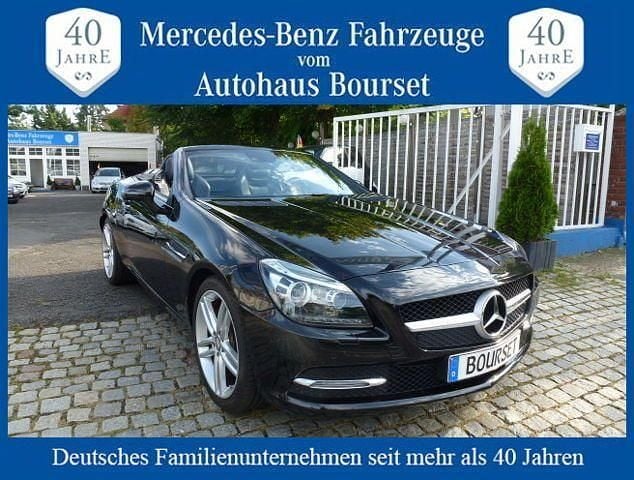 Schwarz (metallic) Gebraucht 2015 Mercedes SLK200 Cabrio | 22.900 € (Fairer Preis) - Bild 1/4