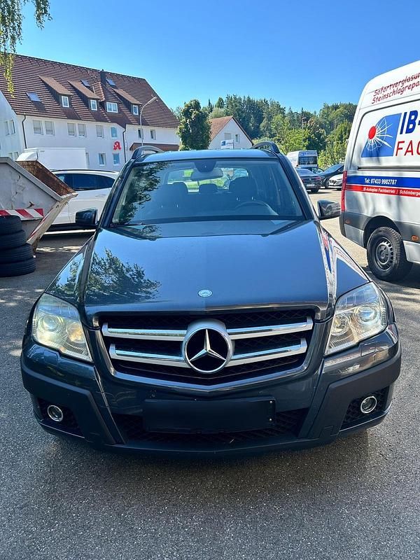 Grau Gebraucht 2009 Mercedes GLK220 SUV | 6.500 € - Bild 1/4