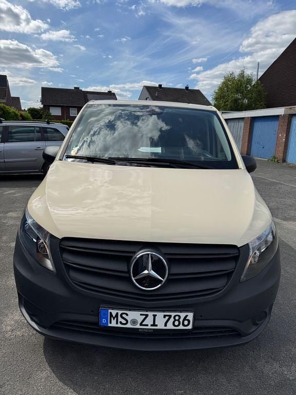 Beige Gebraucht 2024 Mercedes Vito Van / Kleinbus | 57.690 € - Bild 1/4