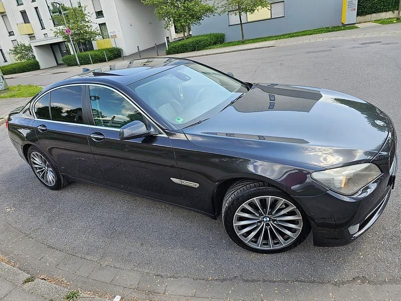Gebraucht BMW 730 245 PS (180 kW) 2010 Grau Limousine