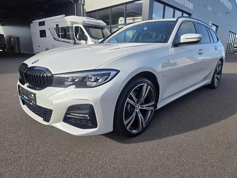 Gebraucht BMW 320e Performance 204 PS (150 kW) 2021 Weiß (metallic) Kombi