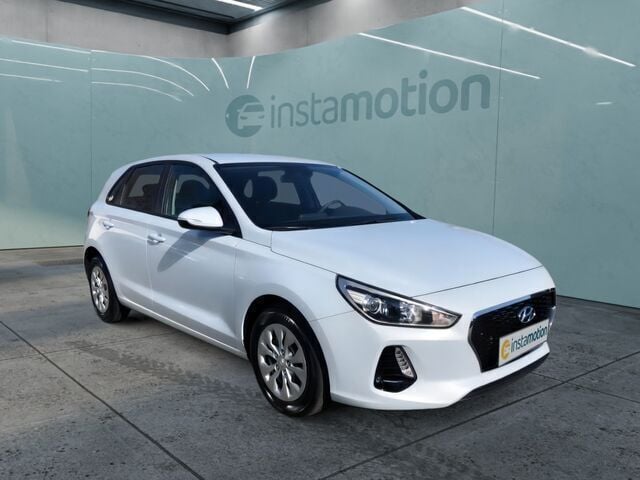 Gebraucht Hyundai i30 Select 101 PS (74 kW) 2018 Silber