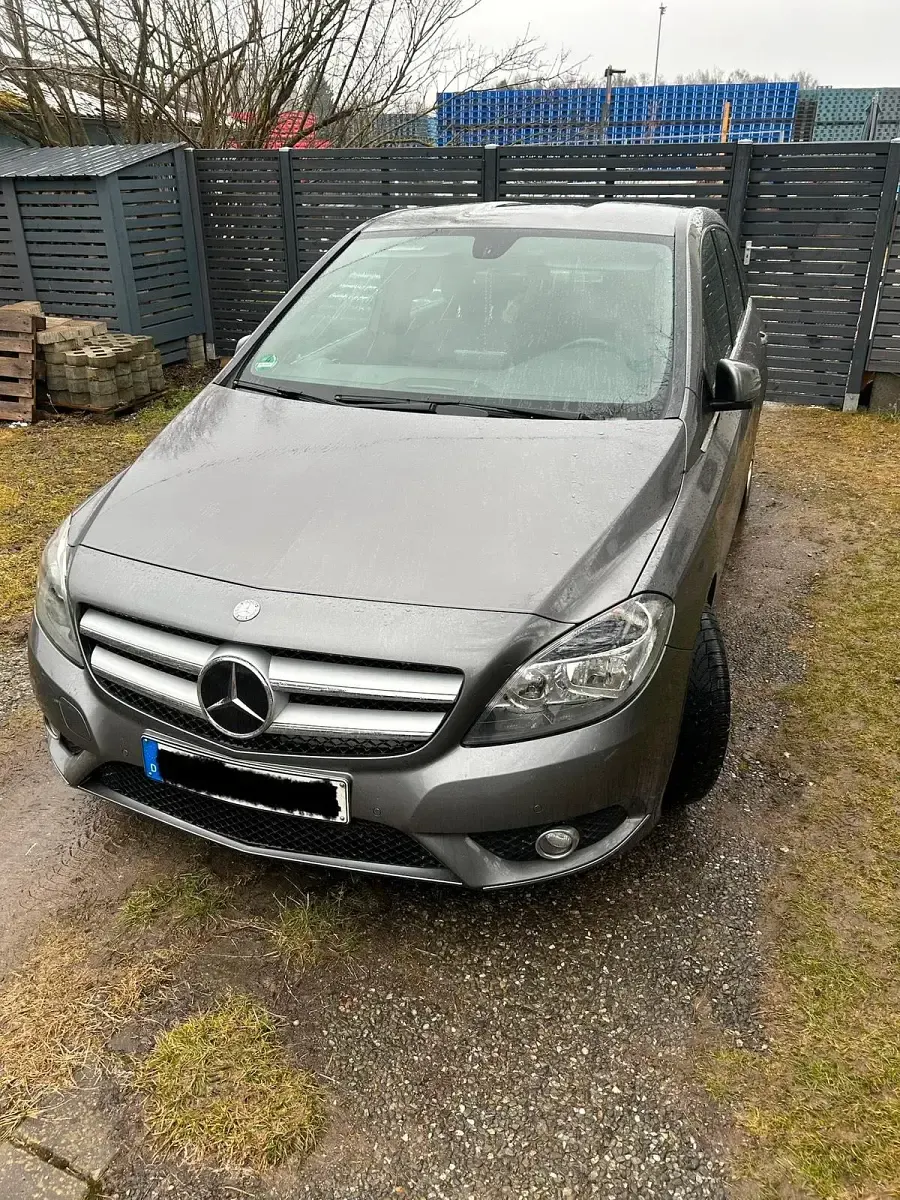 Gebraucht Mercedes B200 136 PS (100 kW) 2014 Grau Kleinwagen