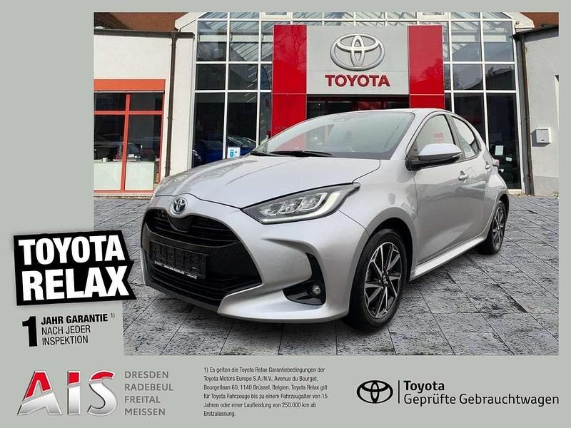 Silver (metallic) Gebraucht 2023 Toyota Yaris Hybrid Team Kleinwagen | 18.990 € (Guter Preis) - Bild 1/3