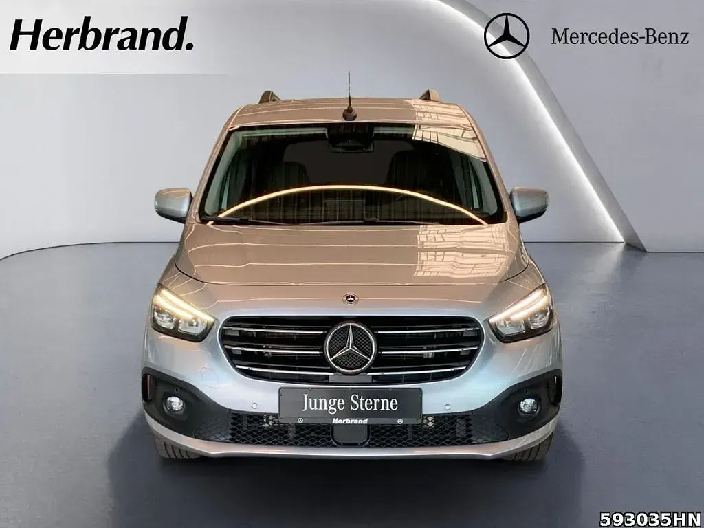 Gebraucht Mercedes T180 116 PS (85 kW) 2024 Silber Van / Kleinbus