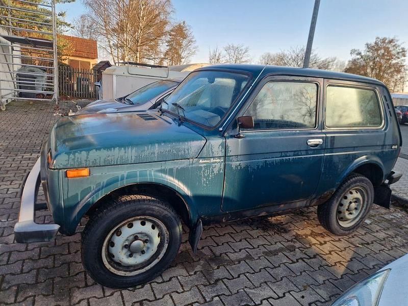 Gebraucht Lada niva 82 PS (60 kW) 2010 SUV