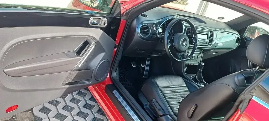 Używany VW Beetle Sport 200 KM (147 kW) 2013 Czerwony Hatchback