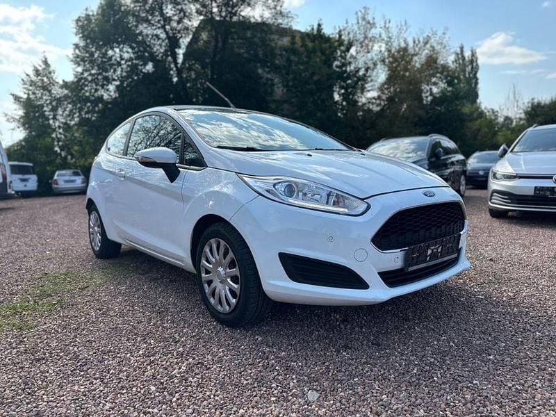 Gebraucht Ford Fiesta Trend 75 PS (55 kW) 2017 Weiß Kleinwagen