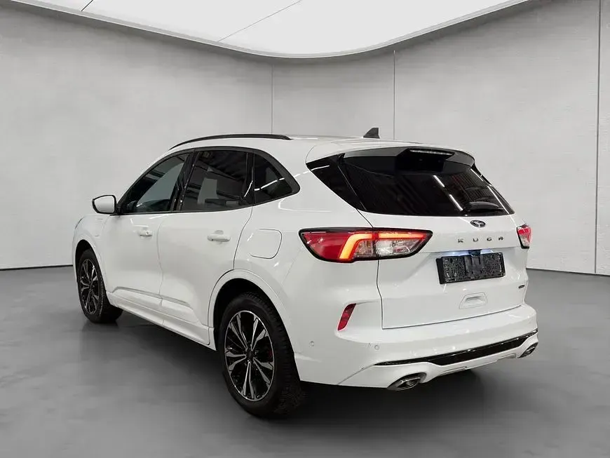 Gebraucht Ford Kuga ST-Line 224 PS (164 kW) 2022 Frozen white SUV