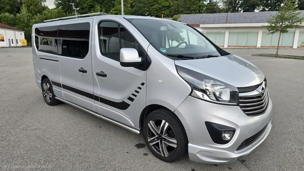 Gebraucht Opel Vivaro Sport 145 PS (106 kW) 2017 Grau Van / Kleinbus