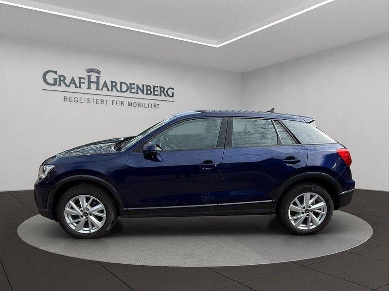 Gebraucht Audi Q2 Ambiente 150 PS (110 kW) 2022 Navarrablau metallic SUV