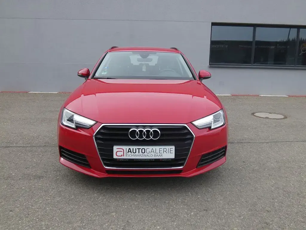 Gebraucht Audi A4 Basis 150 PS (110 kW) 2017 Rot Kombi