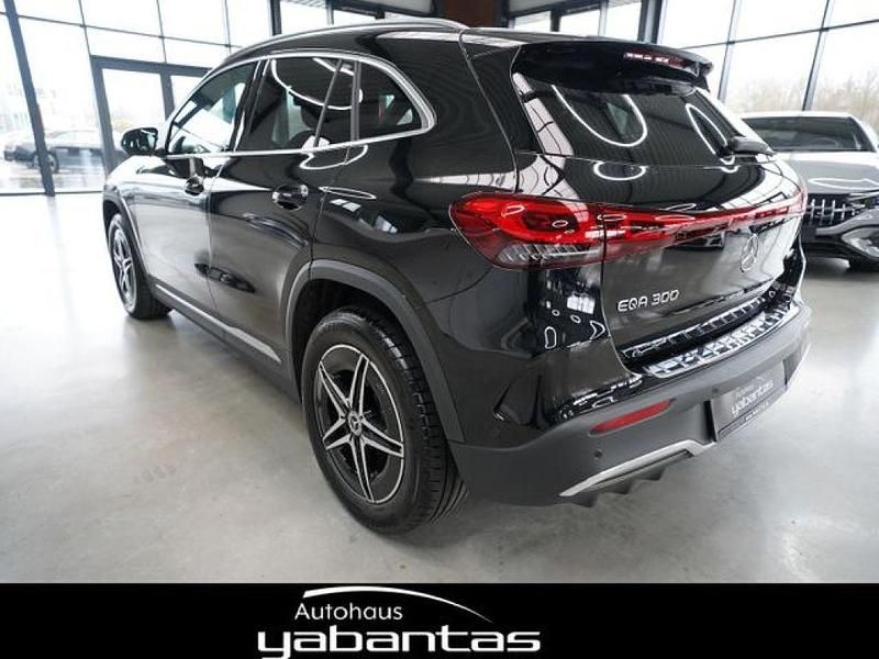 Gebraucht Mercedes EQA300 AMG 167 kW (228 PS) 2023 Kosmosschwarz  metalliclack (metallic) SUV