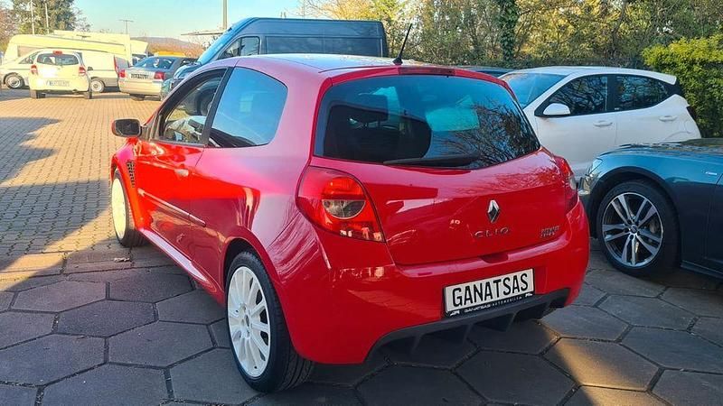 Gebraucht Renault Clio III 197 PS (144 kW) 2006 Rot
