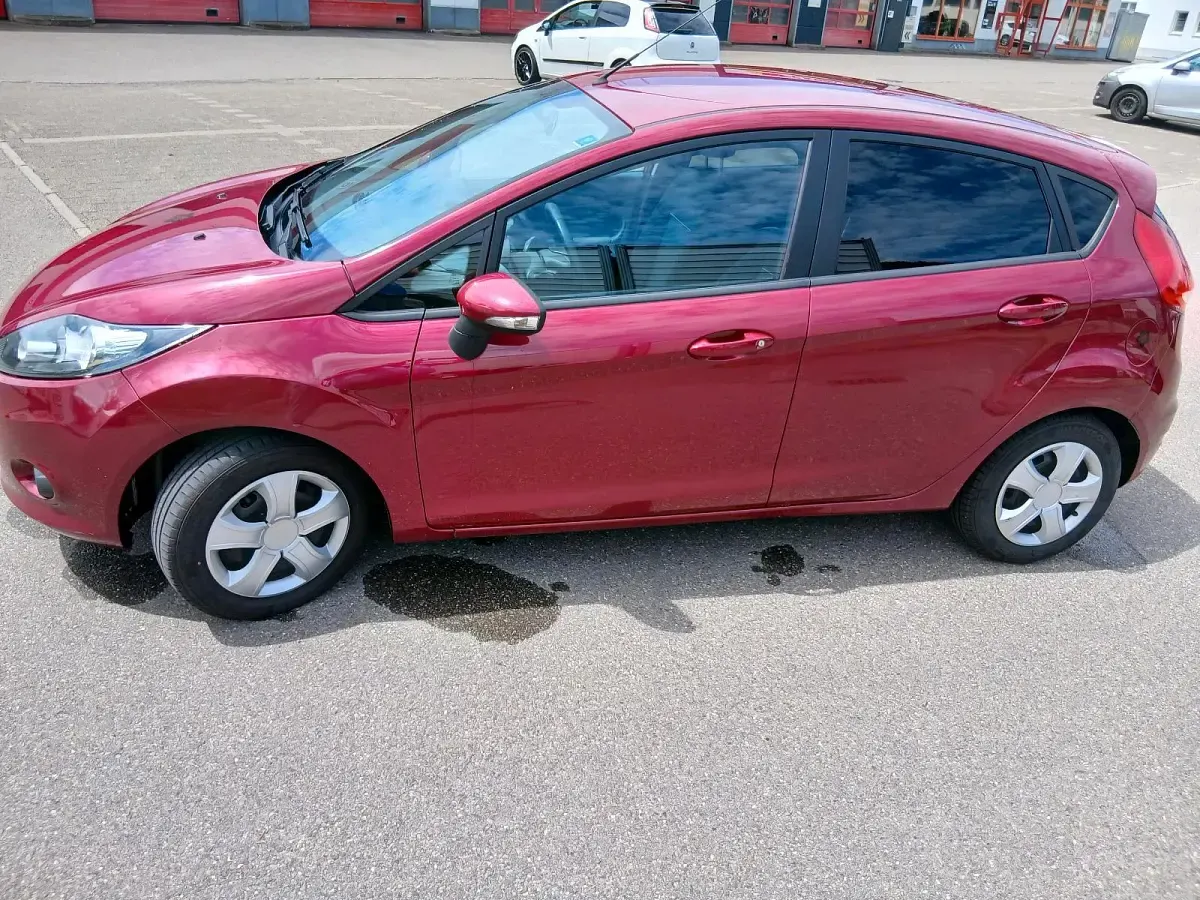Gebraucht Ford Fiesta 82 PS (60 kW) 2010 Rot Kleinwagen