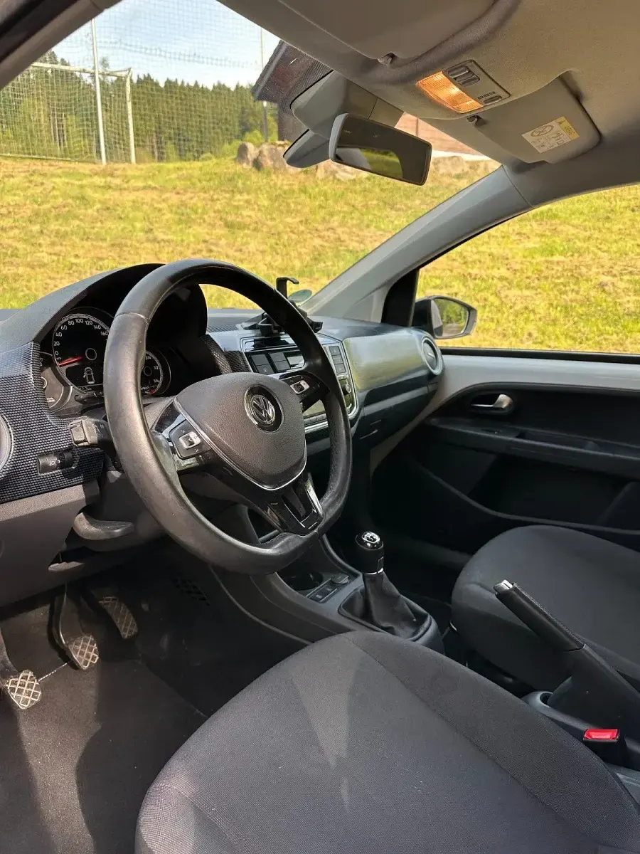 Używany VW up! 60 KM (44 kW) 2016 Biały Hatchback