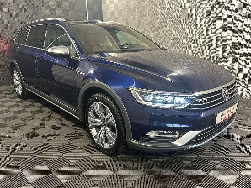 Blau Gebraucht 2018 VW Passat Alltrack Kombi | 24.830 € (Fairer Preis) - Bild 1/4