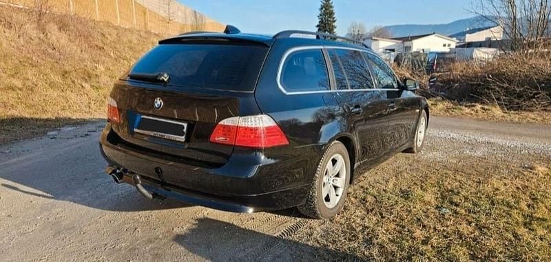Gebraucht BMW 520 163 PS (119 kW) 2010 Schwarz Kombi
