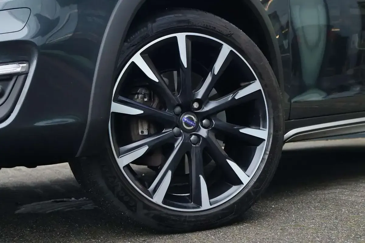 Gebraucht Volvo V60 CC 150 PS (110 kW) 2018 Grau Kombi