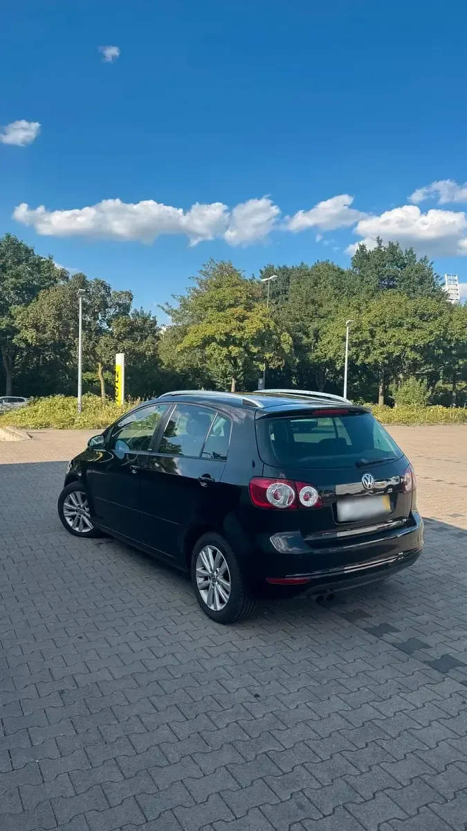 Gebraucht VW Golf Plus Cross 122 PS (89 kW) 2012 Schwarz Van / Kleinbus