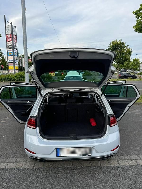 Gebraucht VW Golf VII Join 116 PS (85 kW) 2018 Weiß Limousine