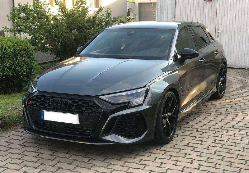 Grau Gebraucht 2023 Audi RS3 Ambiente Kleinwagen | 49.800 € (Superpreis) - Bild 1/4