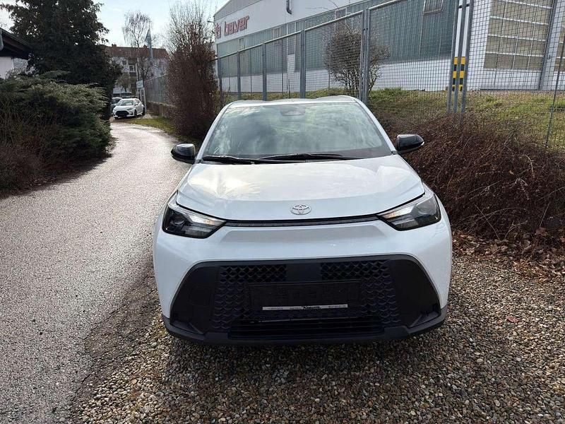 Neu Toyota Aygo Active 116 PS (85 kW) 2026 040 schneeweiß Kleinwagen