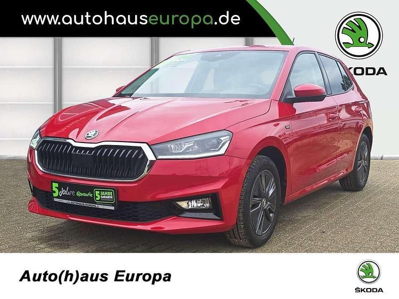 Velvet rot metallic Gebraucht 2024 Skoda Fabia Drive Limousine | 19.990 € (Fairer Preis) - Bild 1/4
