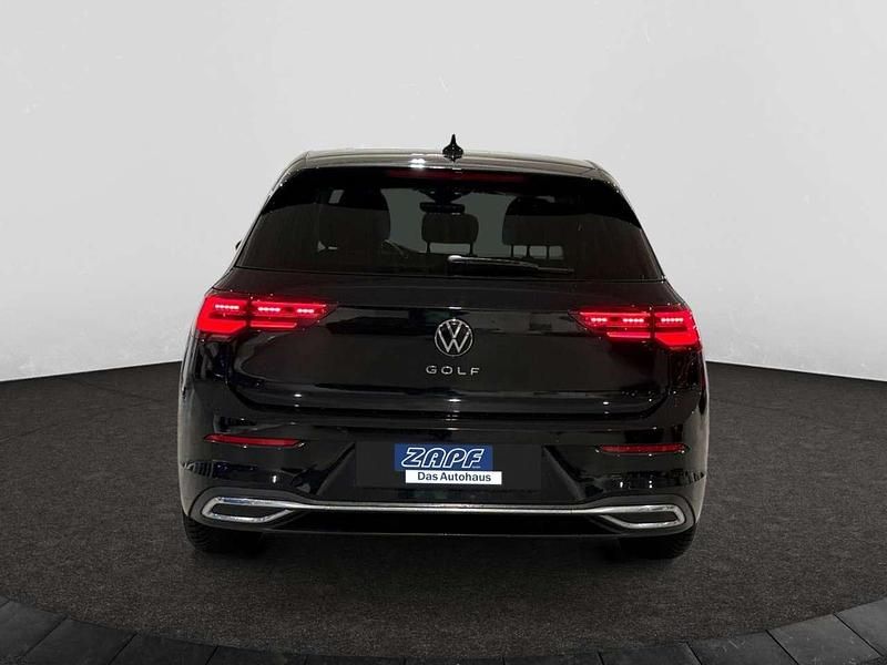 Gebraucht VW Golf VIII Active 150 PS (110 kW) 2022 Deep black perleffekt Limousine