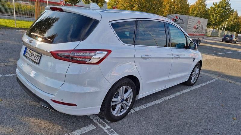 Gebraucht Ford S-MAX Titanium 190 PS (139 kW) 2022 Weiß Van / Kleinbus