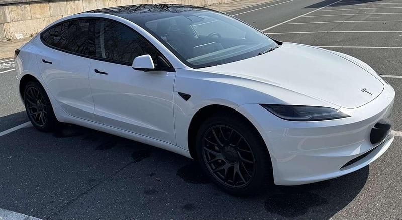 Gebraucht Tesla Model 3 Long Range RWD 235 kW (320 PS) 2024 Weiß Limousine