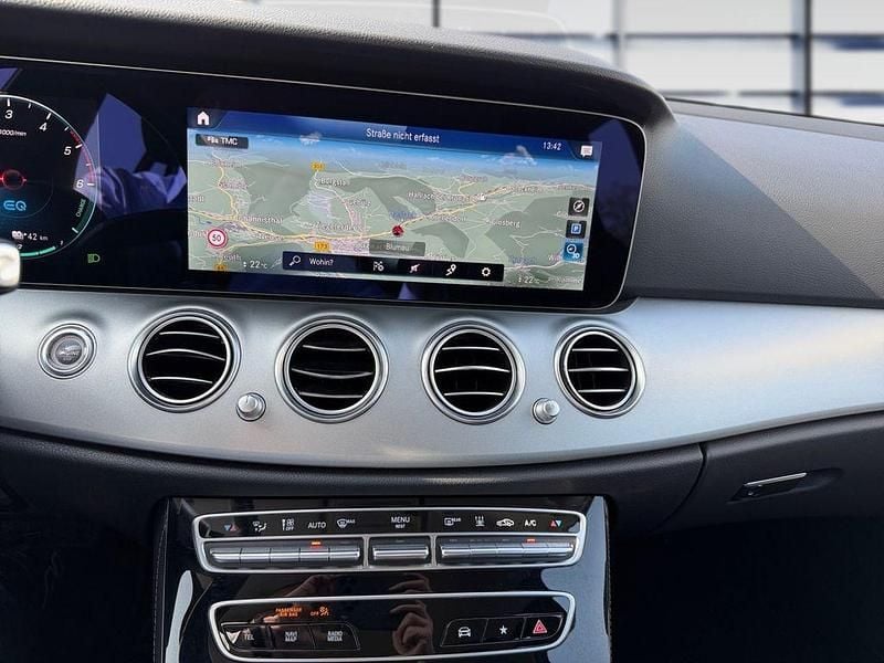 Gebraucht Mercedes E300 Avantgarde 306 PS (225 kW) 2022 Schwarz Limousine