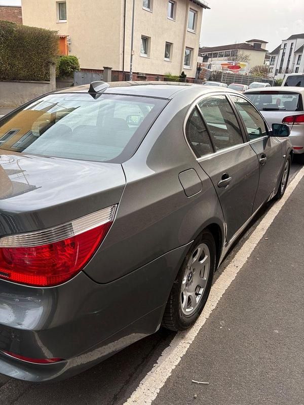 Gebraucht BMW 520 Basis 170 PS (125 kW) 2004 Grau Limousine