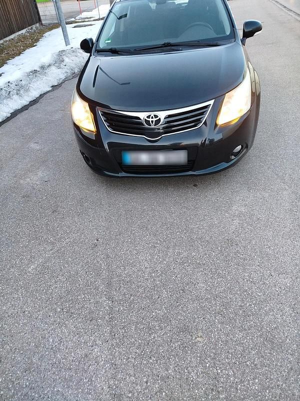 Gebraucht Toyota Avensis 126 PS (92 kW) 2010 Schwarz Kombi