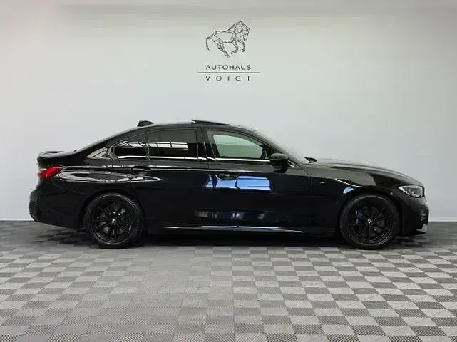 Gebraucht BMW 330 M Sport 265 PS (194 kW) 2019 Black sapphire metallic Limousine