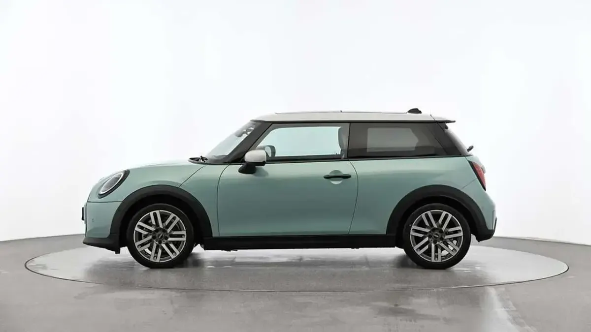 Używany Mini Cooper Classic 156 KM (114 kW) 2024 Zielony Hatchback