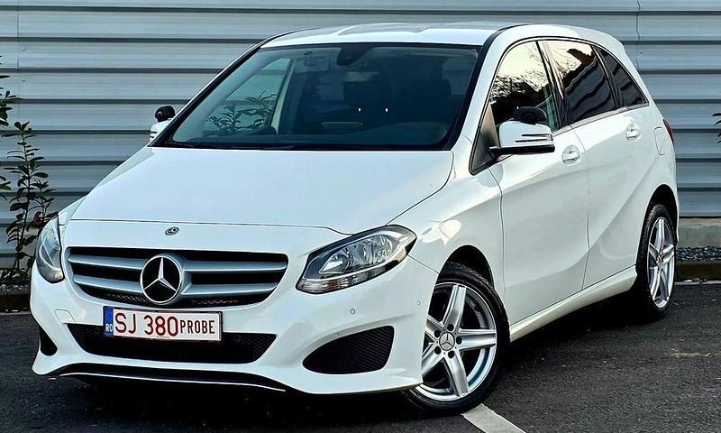 Gebraucht Mercedes B220 170 PS (125 kW) 2019 Weiß Van / Kleinbus