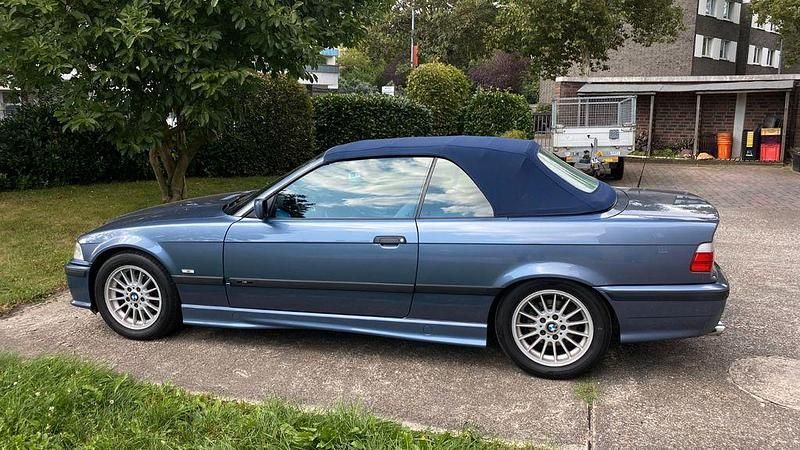 Blau Gebraucht 1999 BMW 318 Cabriolet Sport Line Cabrio | 10.500 € (Teuer) - Bild 1/4