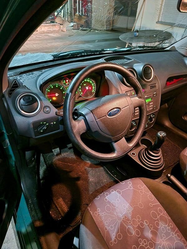 Gebraucht Ford Fiesta 69 PS (50 kW) 2006 Grün Kleinwagen