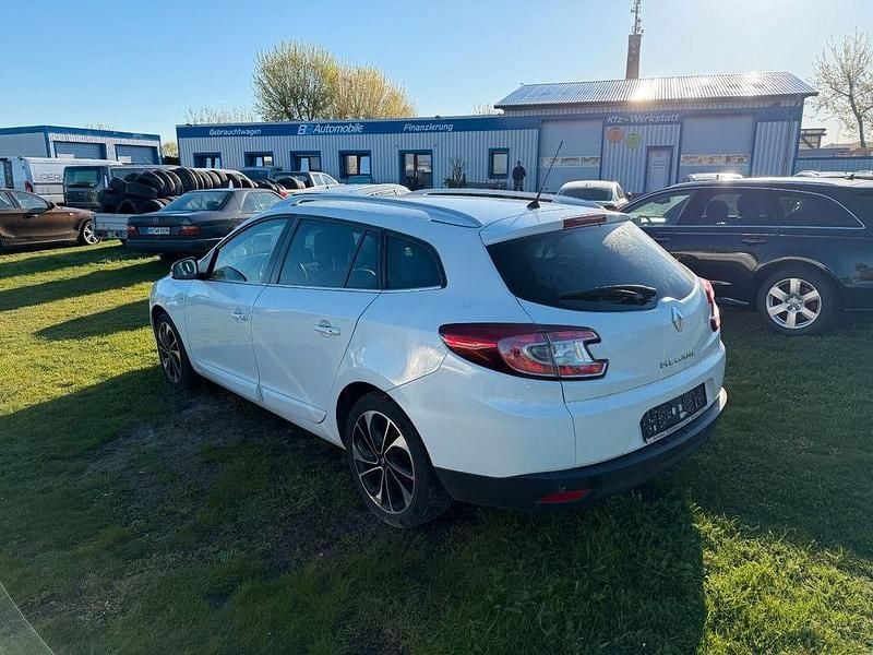 Gebraucht Renault Mégane III Bose Edition 131 PS (96 kW) 2015 Weiß Limousine