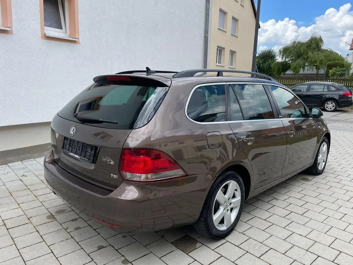Gebraucht VW Golf VI Style 122 PS (89 kW) 2011 Braun Kleinwagen