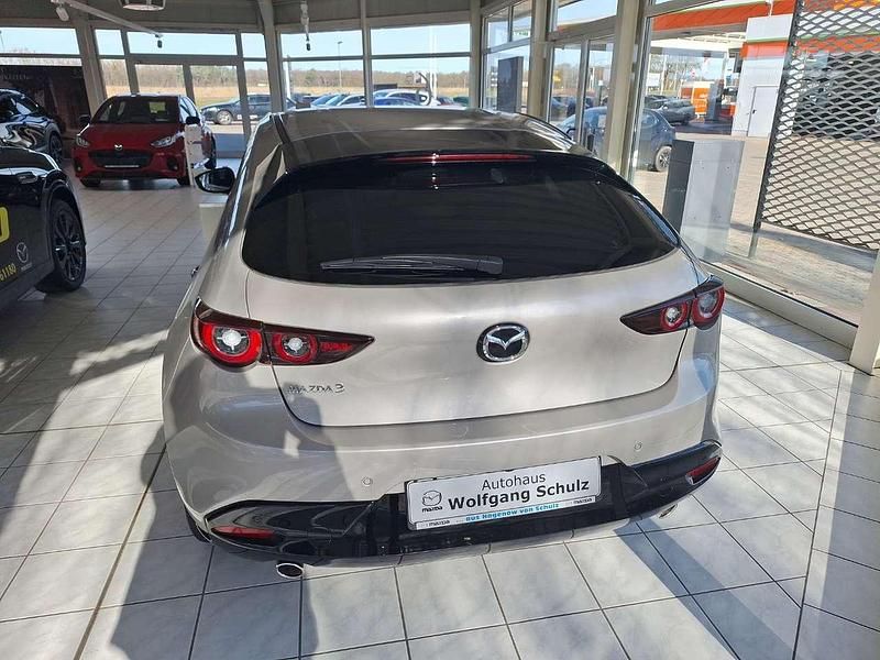 Neu Mazda 3 Homura-Line 140 PS (102 kW) 2026 Platinum quartz m Limousine