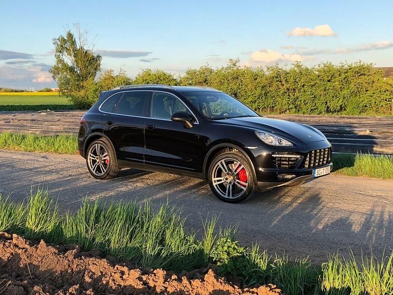 Schwarz Gebraucht 2011 Porsche Cayenne Turbo SUV | 28.111 € (Teuer) - Bild 1/4