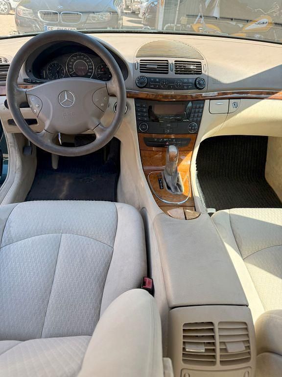 Gebraucht Mercedes E220 Elegance 150 PS (110 kW) 2002 Grün Limousine