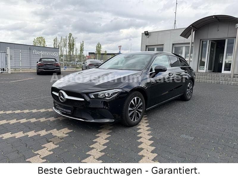 Gebraucht Mercedes CLA200 150 PS (110 kW) 2023 Schwarz Limousine