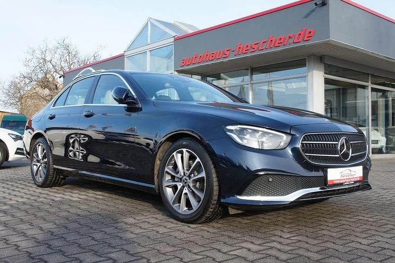 Gebraucht Mercedes E220 200 PS (147 kW) 2023 Nautikblau (metallic) Limousine
