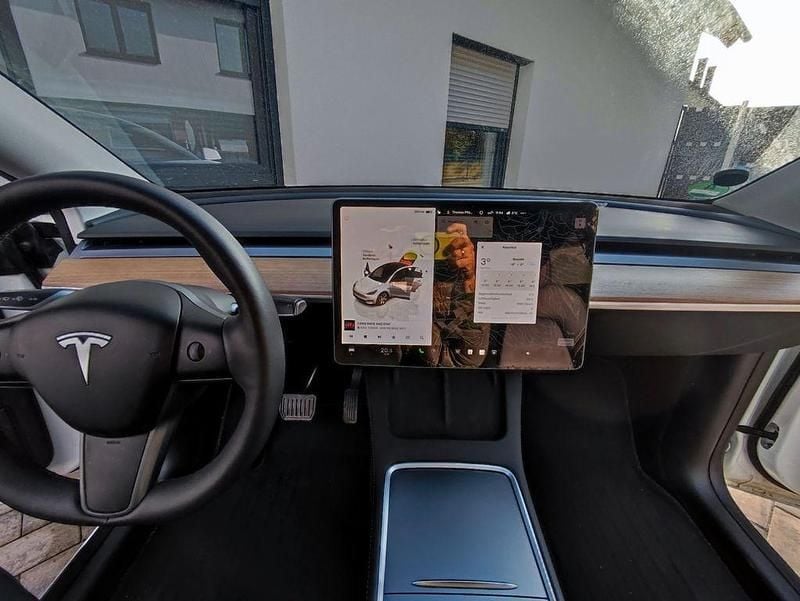 Weiß Gebraucht 2023 Tesla Model Y Long Range AWD SUV | 31.800 € (Guter Preis) - Bild 1/4