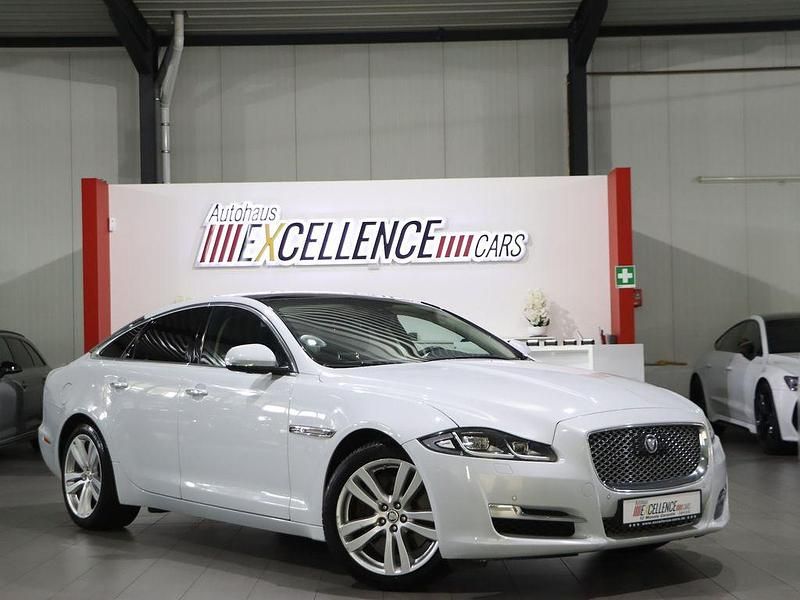 Weiß Gebraucht 2017 Jaguar XJ Premium Luxury Limousine | 27.991 € (Etwas zu teuer) - Bild 1/4