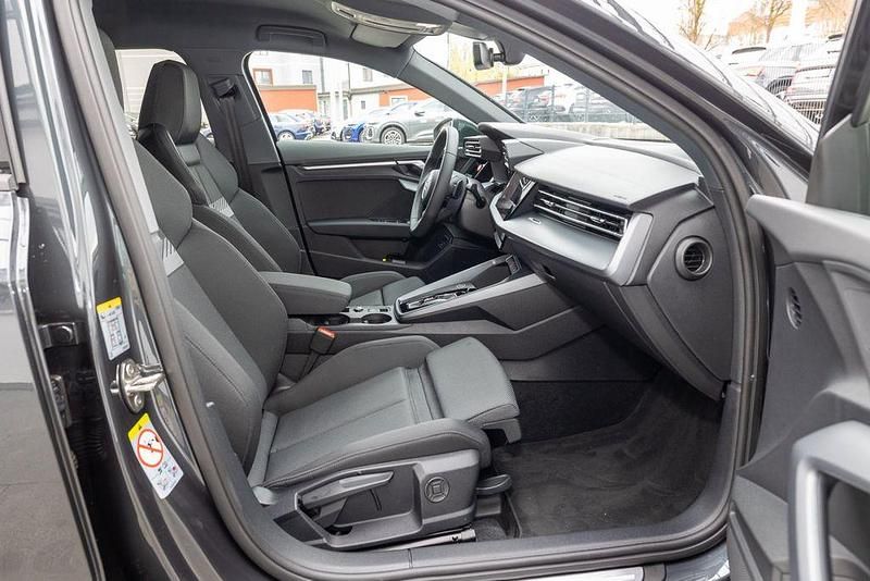Gebraucht Audi A3 Advanced Plus 116 PS (85 kW) 2025 Grau Limousine